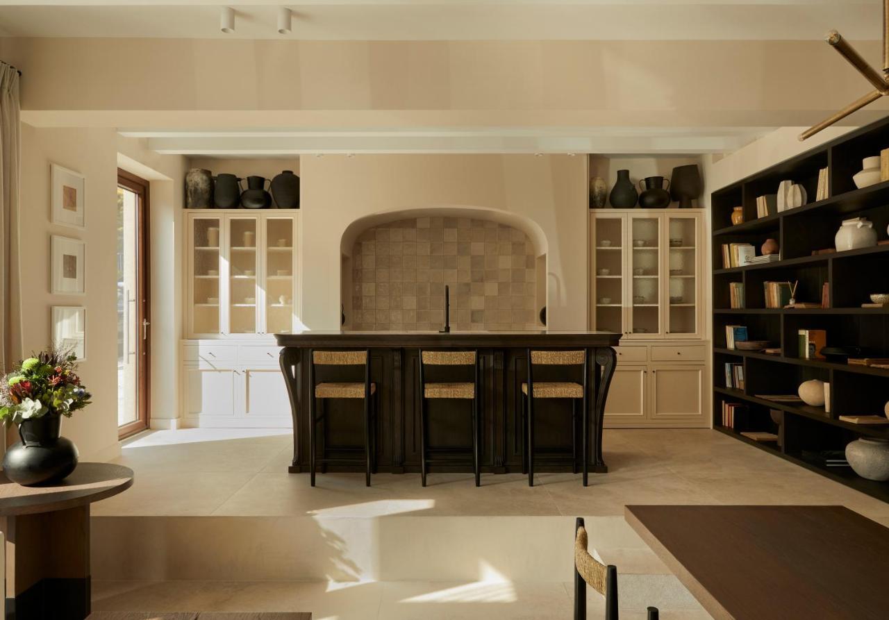 ホテル The Storyteller Boutique House カランバカ エクステリア 写真